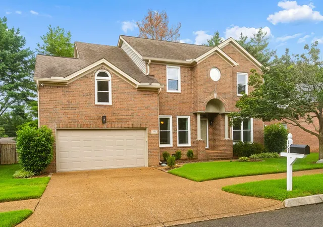 Photo 2 of Single family home for sale at 163 Clarendon Cir, Franklin, TN 37069 | MLS# 3146870 | Listing updated on 2026-09-13