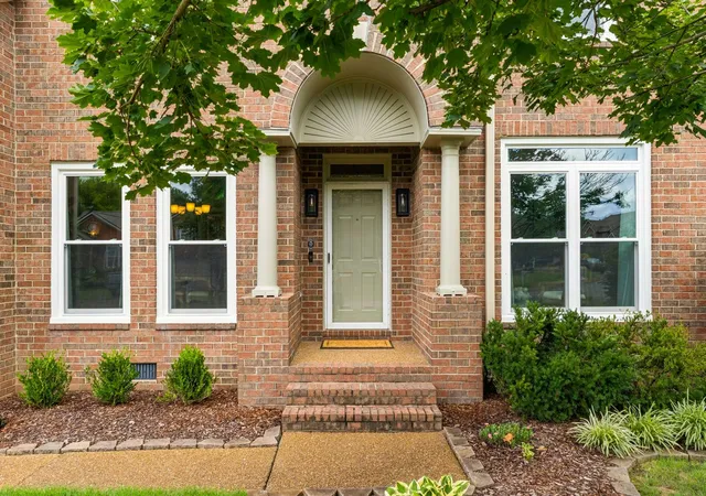 Photo 3 of Single family home for sale at 163 Clarendon Cir, Franklin, TN 37069 | MLS# 3146870 | Listing updated on 2026-09-13