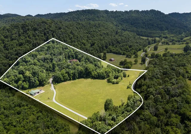 Photo 3 of Mansion for sale at 7746 Dismal Holw Rd, Christiana, TN 37037 | MLS# 3232793 | Listing updated on 2026-09-12