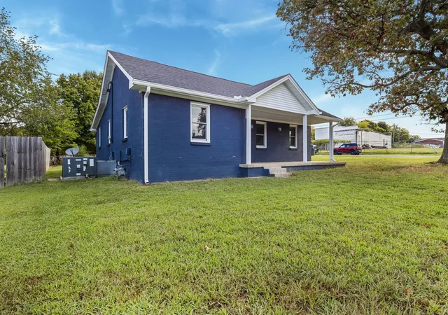 Photo 2 of Single family home for sale at 122 22nd Avenue E, Springfield, TN 37172 | MLS# 3591922 | Listing updated on 2026-09-14