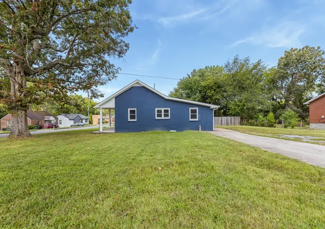 Photo 3 of Single family home for sale at 122 22nd Avenue E, Springfield, TN 37172 | MLS# 3591922 | Listing updated on 2026-09-14