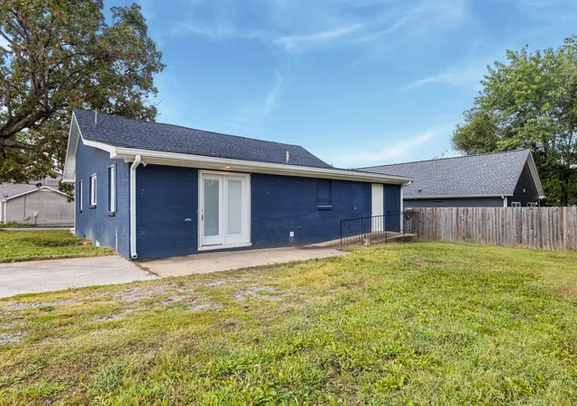 Photo 4 of Single family home for sale at 122 22nd Avenue E, Springfield, TN 37172 | MLS# 3591922 | Listing updated on 2026-09-14