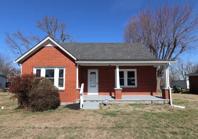 Photo 1 of Single family home for sale at 400 Meador Dr, Lafayette, TN 37083 | MLS# 3133441 | Listing updated on 2026-09-21