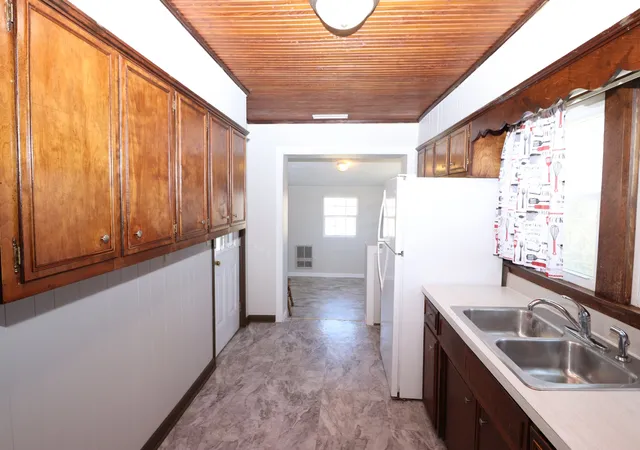 Photo 4 of Single family home for sale at 400 Meador Dr, Lafayette, TN 37083 | MLS# 3133441 | Listing updated on 2026-09-21