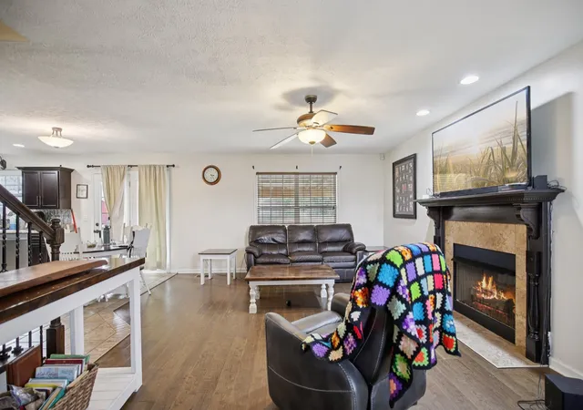 Photo 3 of Single family home for sale at 139 Buttermere Dr, Clarksville, TN 37040 | MLS# 3137609 | Listing updated on 2026-09-15