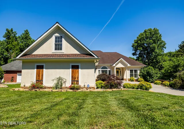Photo 2 of Single family home for sale at 210 Indian Shadows Dr, Maryville, TN 37801 | MLS# 3255300 | Listing updated on 2026-09-11