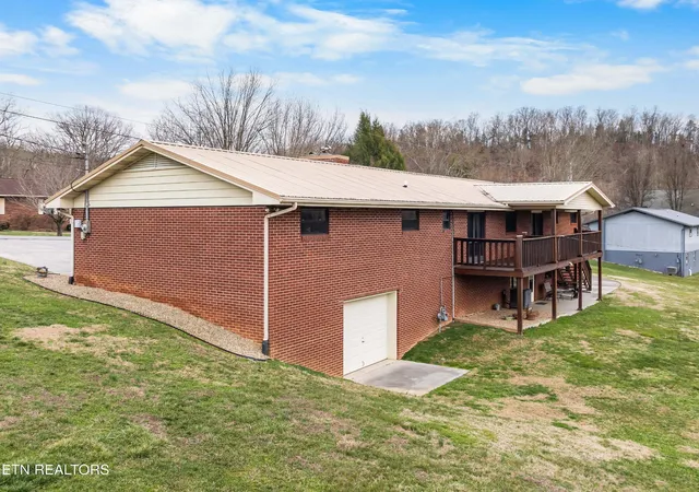 Photo 2 of Single family home for sale at 1423 Emily Dr, Sevierville, TN 37876 | MLS# 3145071 | Listing updated on 2026-10-31