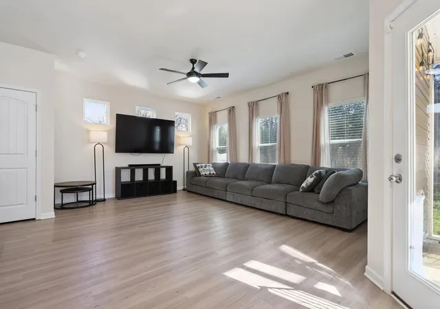 Photo 3 of Single family home for sale at 409 Tines Dr, Shelbyville, TN 37160 | MLS# 3145695 | Listing updated on 2026-09-15