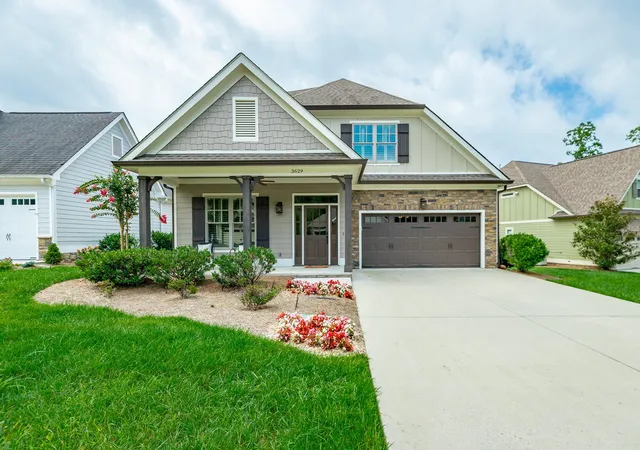 Photo 1 of Single family home for sale at 3629 Scarlet Maple Ct, Signal Mountain, TN 37377 | MLS# 3146596 | Listing updated on 2026-09-24