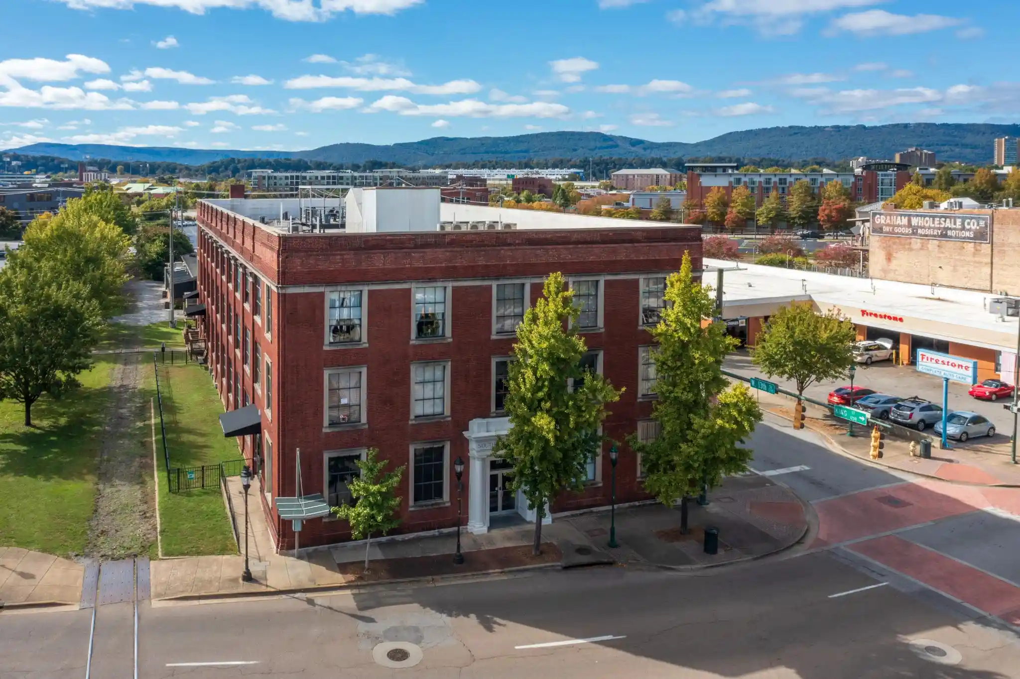 Listing Photo 1 - Condo for sale in 1301 Market St located at 1301 Market St, Chattanooga, TN 37402 - Unit #301