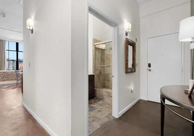 Listing Photo 2 - Condo for sale in building located at 1301 Market St, Chattanooga, TN 37402 - Unit #301