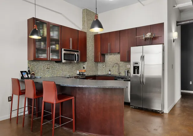 Listing Photo 4 - Condo for sale in building located at 1301 Market St, Chattanooga, TN 37402 - Unit #301