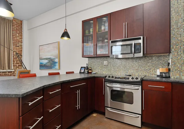 Listing Photo 5 - Condo for sale in building located at 1301 Market St, Chattanooga, TN 37402 - Unit #301
