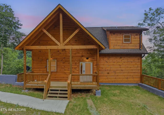 Photo 2 of Single family home for sale at 4298 Harmony Hl Ln, Sevierville, TN 37862 | MLS# 3251104 | Listing updated on 2026-09-15