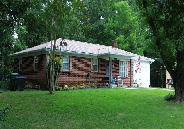 Photo 1 of Single family home for sale at 722 Hickory St, Centerville, TN 37033 | MLS# 3149089 | Listing updated on 2026-09-23