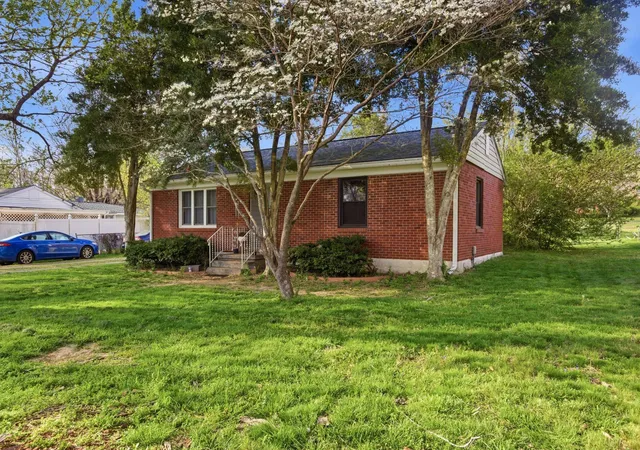 Photo 3 of Single family home for sale at 110 Old Pond Ln, Dickson, TN 37055 | MLS# 3149257 | Listing updated on 2026-09-15