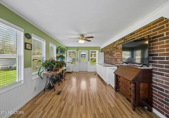 Photo 3 of Single family home for sale at 704 Pea Ridge Rd, Sunbright, TN 37872 | MLS# 3311785 | Listing updated on 2026-09-26