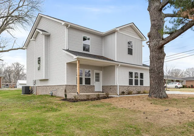 Photo 1 of Single family home for sale at 101 Hilltop Dr, Columbia, TN 38401 | MLS# 3150154 | Listing updated on 2026-09-21