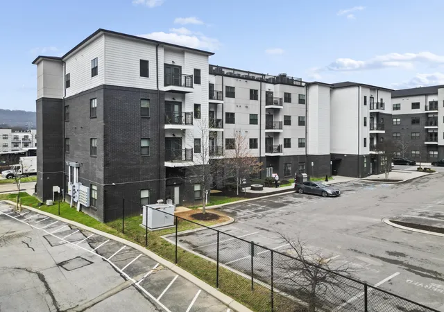 Photo 2 of Condo for sale at 804 Riverfront Pkwy #302, Chattanooga, TN 37402 | MLS# 3276783 | Listing updated on 2026-09-28