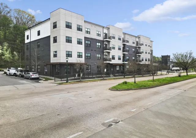 Photo 3 of Condo for sale at 804 Riverfront Pkwy #302, Chattanooga, TN 37402 | MLS# 3276783 | Listing updated on 2026-09-28