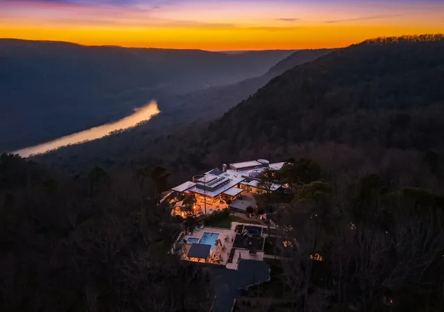 Photo 2 of Mansion for sale at 1000 Skillet Gap Rd, Chattanooga, TN 37419 | MLS# 3155980 | Listing updated on 2026-09-11