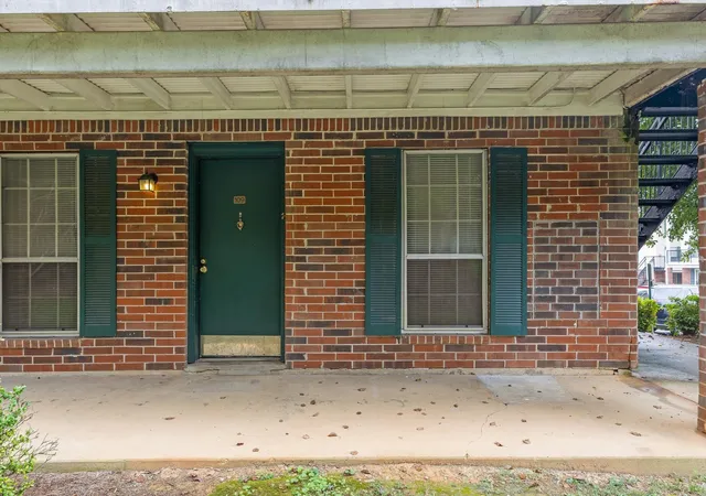 Photo 1 of Townhouse for sale at 900 Mountain Crk Rd #109, Chattanooga, TN 37405 | MLS# 3156315 | Listing updated on 2026-09-11
