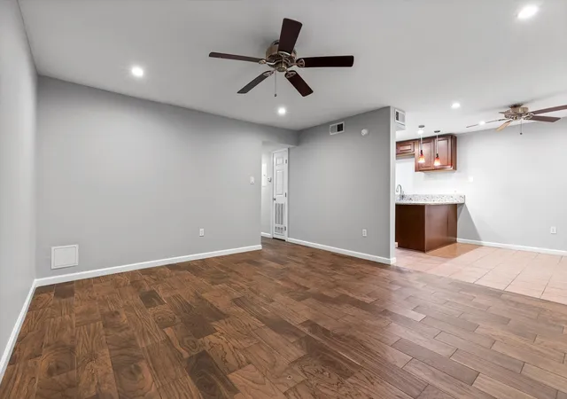 Photo 3 of Townhouse for sale at 900 Mountain Crk Rd #109, Chattanooga, TN 37405 | MLS# 3156315 | Listing updated on 2026-09-11