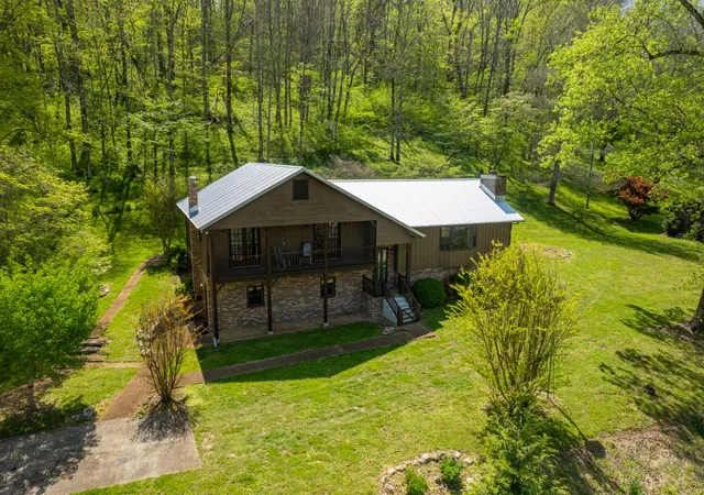 Photo 2 of Single family home for sale at 8039 Campbellsville Rd, Pulaski, TN 38478 | MLS# 3179119 | Listing updated on 2026-09-14