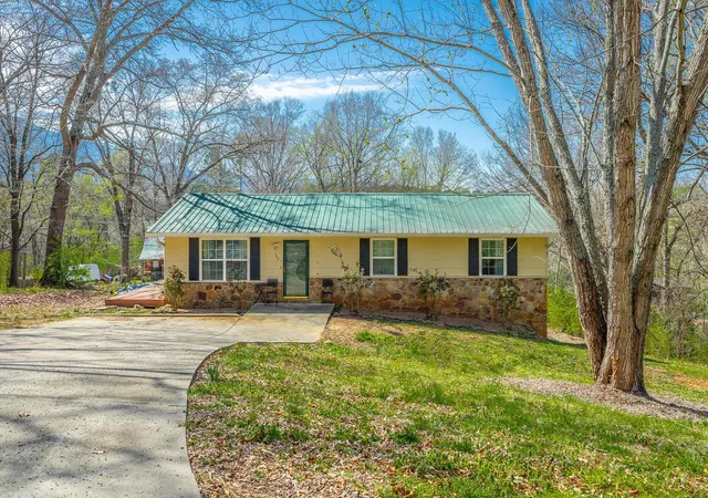 Photo 1 of Single family home for sale at 182 Woodbine Dr, Benton, TN 37307 | MLS# 3211471 | Listing updated on 2026-09-15