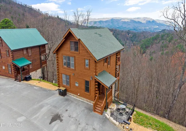 Photo 1 of Single family home for sale at 2833 White Oak Ridge Ln, Sevierville, TN 37862 | MLS# 3163881 | Listing updated on 2026-09-11