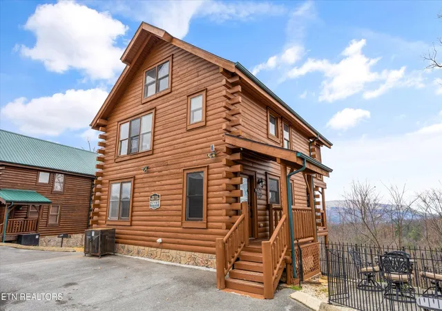 Photo 3 of Single family home for sale at 2833 White Oak Ridge Ln, Sevierville, TN 37862 | MLS# 3163881 | Listing updated on 2026-09-11