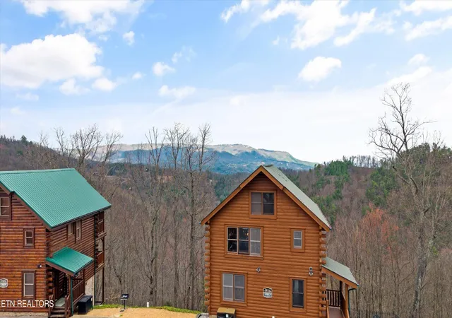 Photo 3 of Single family home for sale at 2833 White Oak Ridge Ln, Sevierville, TN 37862 | MLS# 3163881 | Listing updated on 2026-09-11