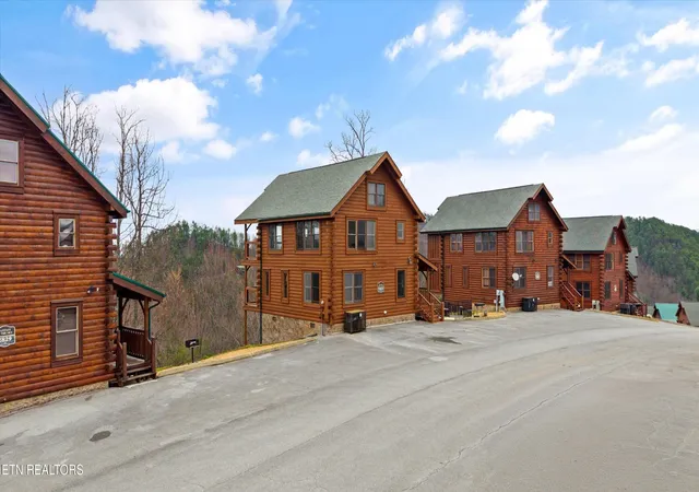 Photo 4 of Single family home for sale at 2833 White Oak Ridge Ln, Sevierville, TN 37862 | MLS# 3163881 | Listing updated on 2026-09-11
