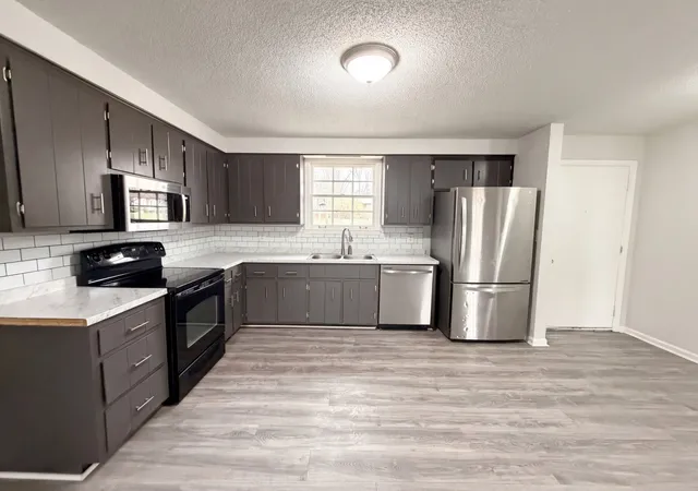 Photo 2 of Single family home for sale at 435 Victory Rd, Clarksville, TN 37042 | MLS# 3164272 | Listing updated on 2026-09-14