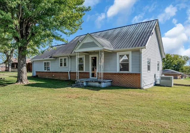 Photo 2 of Single family home for sale at 416 Juniper Ln, Smithville, TN 37166 | MLS# 3164571 | Listing updated on 2026-10-04