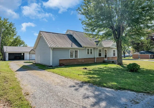 Photo 3 of Single family home for sale at 416 Juniper Ln, Smithville, TN 37166 | MLS# 3164571 | Listing updated on 2026-10-04