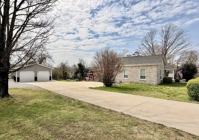 Photo 3 of Single family home for sale at 525 E Washington St, Pulaski, TN 38478 | MLS# 3164873 | Listing updated on 2026-09-15