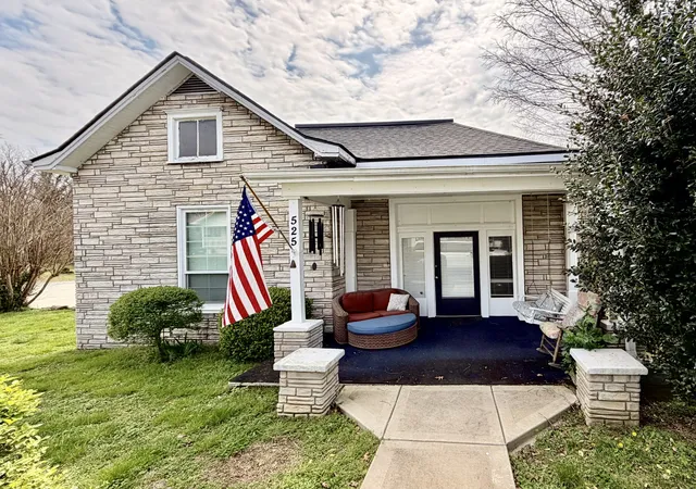Photo 3 of Single family home for sale at 525 E Washington St, Pulaski, TN 38478 | MLS# 3164873 | Listing updated on 2026-10-08