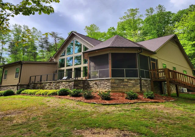Photo 1 of Single family home for sale at 354 Mountain Farm Rd, Signal Mountain, TN 37377 | MLS# 3167261 | Listing updated on 2026-09-15