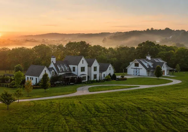 Photo 1 of Mansion for sale at 4067 Carters Crk Pike, Franklin, TN 37064 | MLS# 3263345 | Listing updated on 2026-09-28