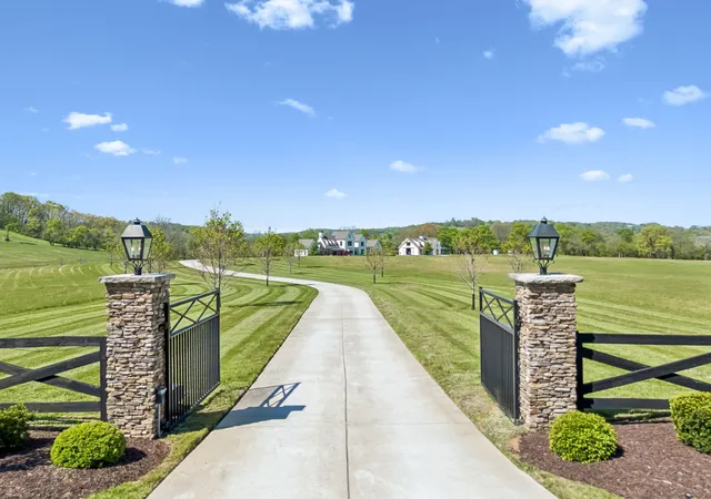 Photo 4 of Single family home for sale at 4067 Carters Crk Pike, Franklin, TN 37064 | MLS# 3263345 | Listing updated on 2026-09-28