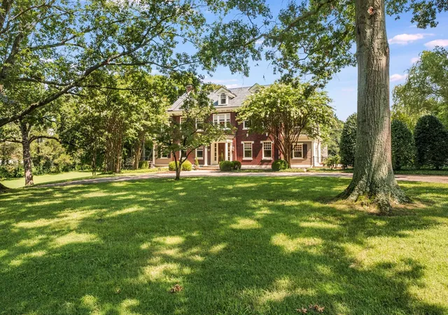 Photo 3 of Sale Pending at 4414 Howell Pl, Nashville, TN 37205 | MLS# 3168449 | Listing updated on 2026-09-11