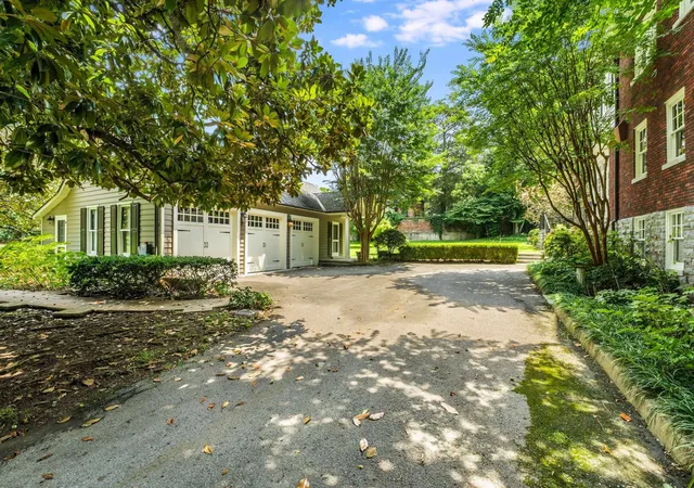 Photo 4 of Sale Pending at 4414 Howell Pl, Nashville, TN 37205 | MLS# 3168449 | Listing updated on 2026-09-11