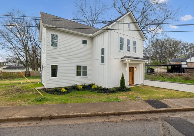 Photo 3 of Single family home for sale at 1104 Mcferrin Ave, Nashville, TN 37206 | MLS# 3166923 | Listing updated on 2026-09-11