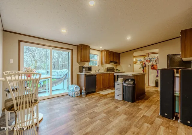 Photo 3 of Manufactured home for sale at 3954 Skyline Dr, Knoxville, TN 37914 | MLS# 3278357 | Listing updated on 2026-09-11