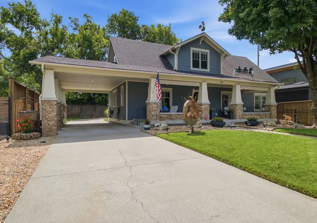Photo 3 of Single family home for sale at 702 Skyview Dr, Nashville, TN 37206 | MLS# 3270534 | Listing updated on 2026-09-21