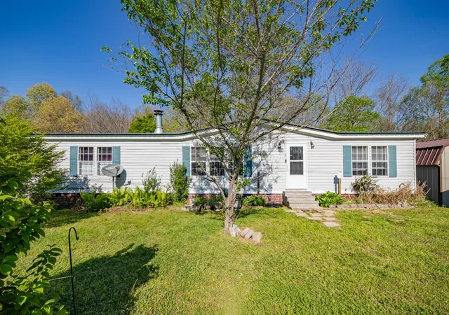 Photo 2 of Manufactured home for sale at 2056 Kristin Dr, Centerville, TN 37033 | MLS# 3171320 | Listing updated on 2026-09-11