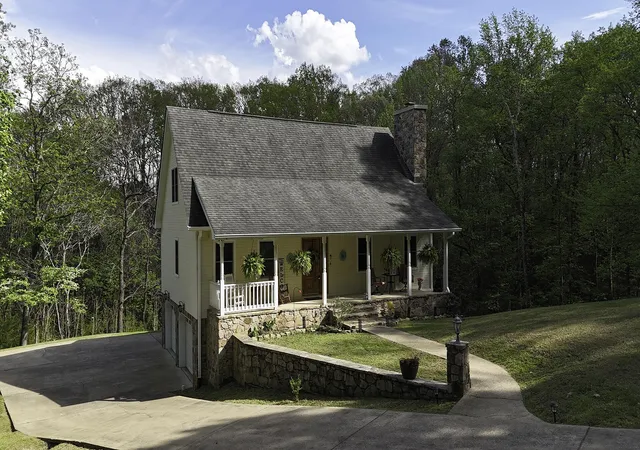 Photo 3 of Single family home for sale at 1650 Cash Cyn Rd, Chattanooga, TN 37419 | MLS# 3169504 | Listing updated on 2026-09-21