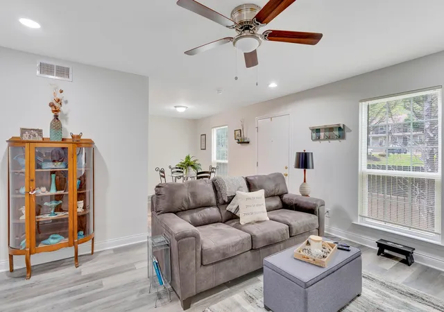 Photo 3 of Condo for sale at 900 Mountain Crk Rd #M166, Chattanooga, TN 37405 | MLS# 3170059 | Listing updated on 2026-09-11