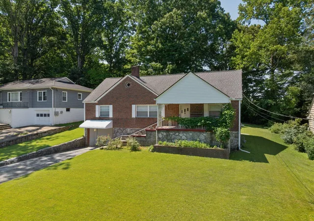 Photo 3 of Single family home for sale at 110 Forsythe St, Chattanooga, TN 37415 | MLS# 3171200 | Listing updated on 2026-09-11